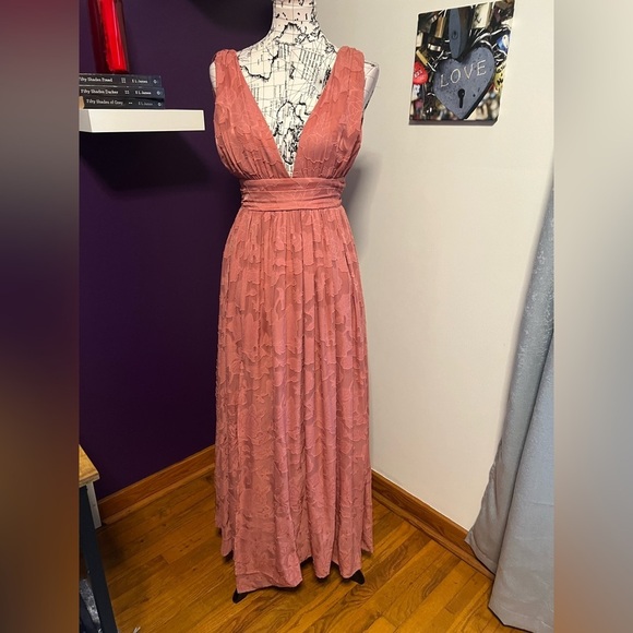 Lulus Dresses & Skirts - Lulus Maxi Sleeveless Dress